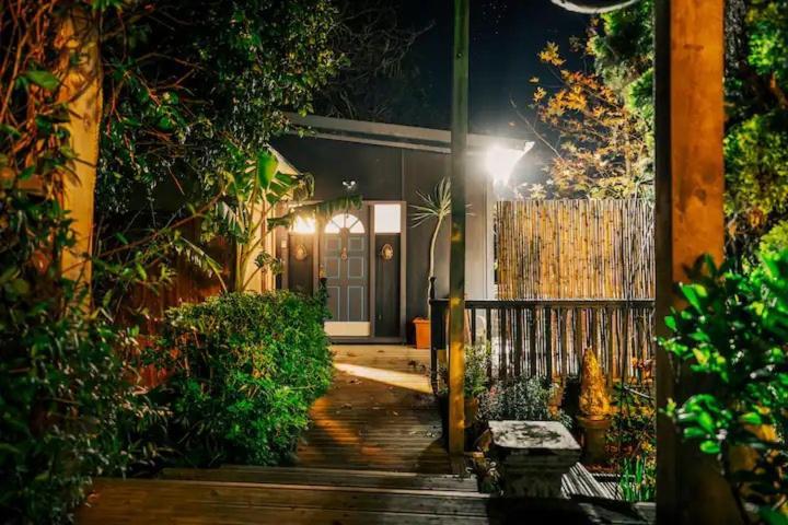 Starry Nights Cabin Fever Waikino Екстериор снимка