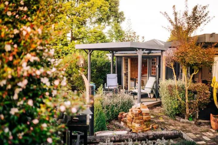 Starry Nights Cabin Fever Waikino Екстериор снимка