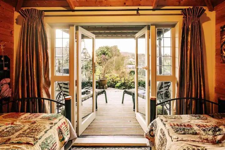 Starry Nights Cabin Fever Waikino Екстериор снимка